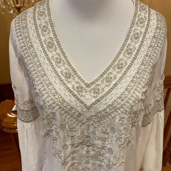 Beautiful Flowy Boho top size small - Picture 5 of 10